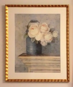 ホワイトの花の絵を額装